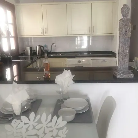 Poseidons Pearl Duquesa Манилва